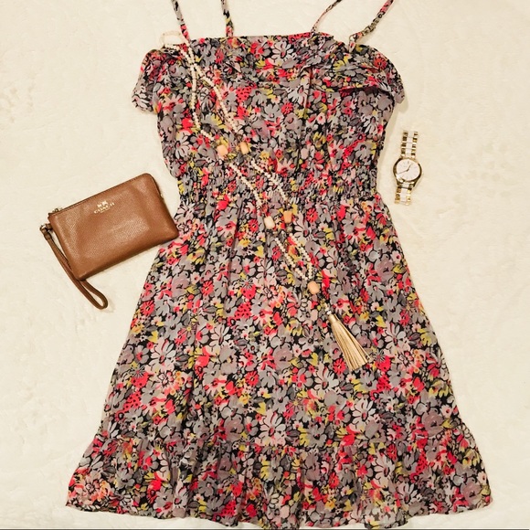 Dresses & Skirts - Floral Dress || Size Small